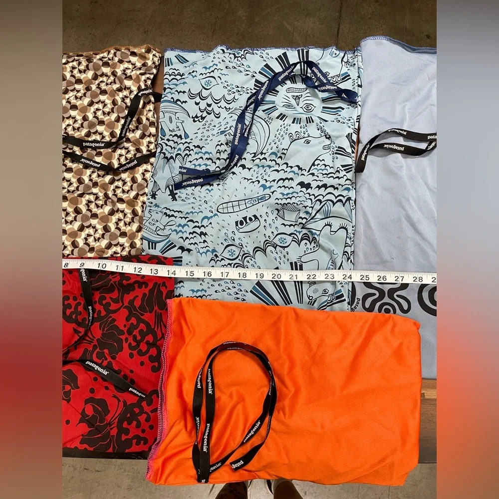 8 various sized Patagonia reusable bags
